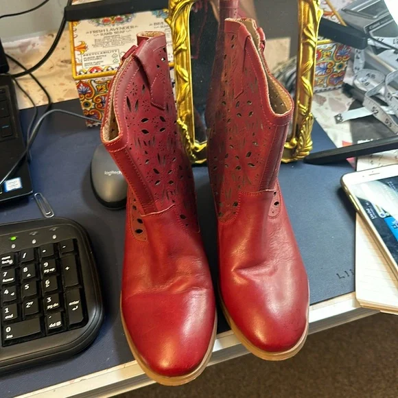 Lartiste Ankle Boots - Picture 1 of 2